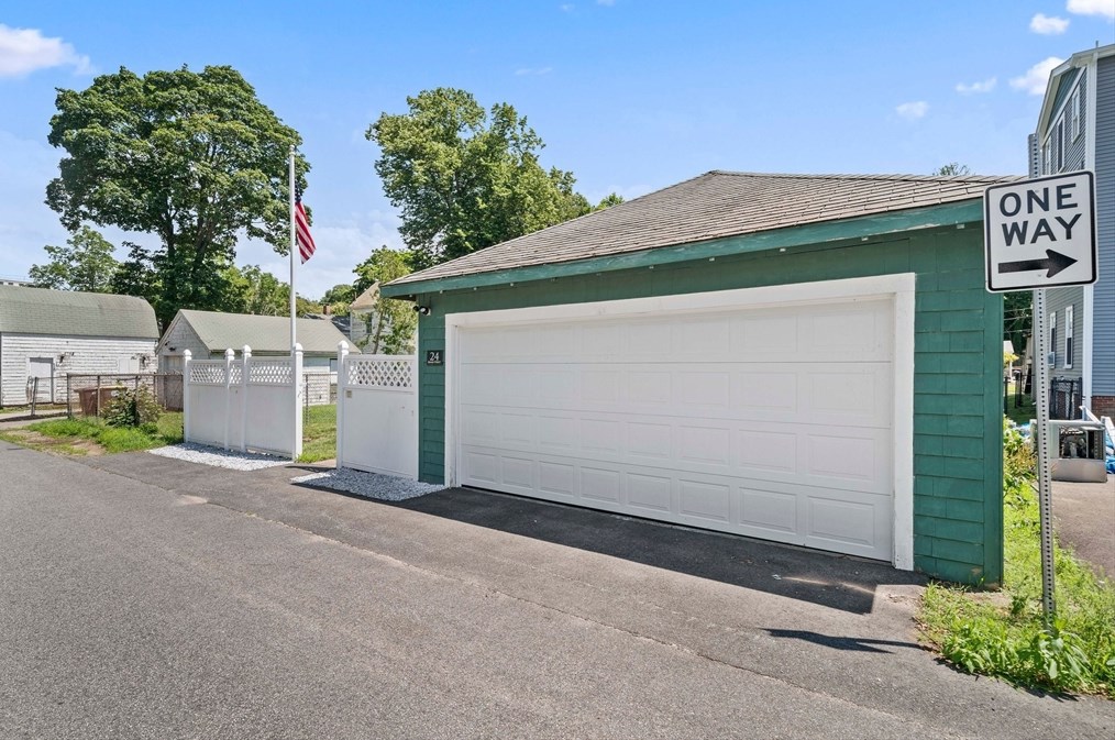 24 Broad St, Weymouth MA  02188-1706 exterior