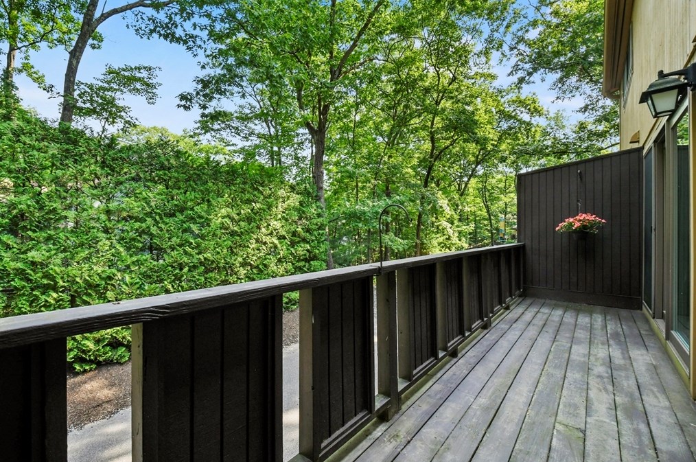 285 Meeting House Path, Ashland MA  01721-2369 exterior