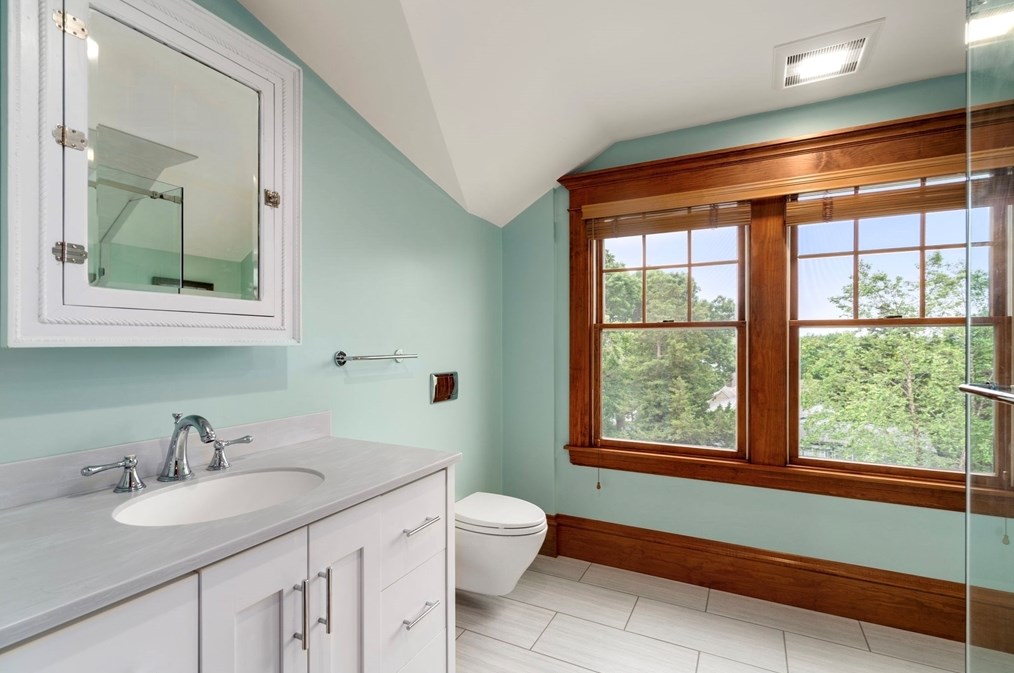 616 Elm St, Dartmouth MA 02748-2147 exterior