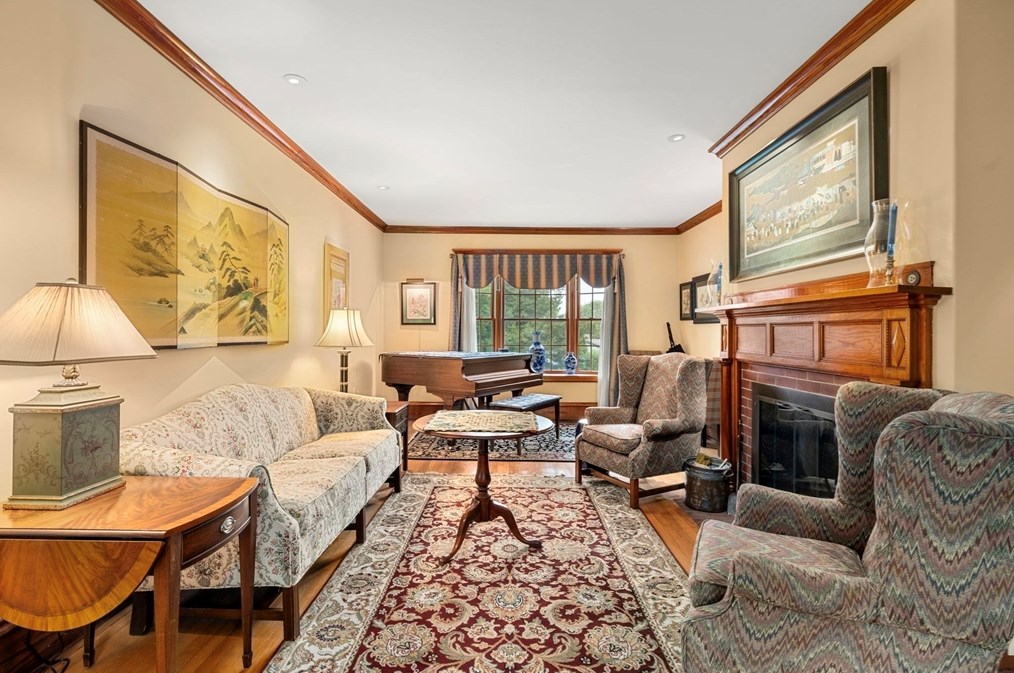 616 Elm St, Dartmouth MA 02748-2147 exterior