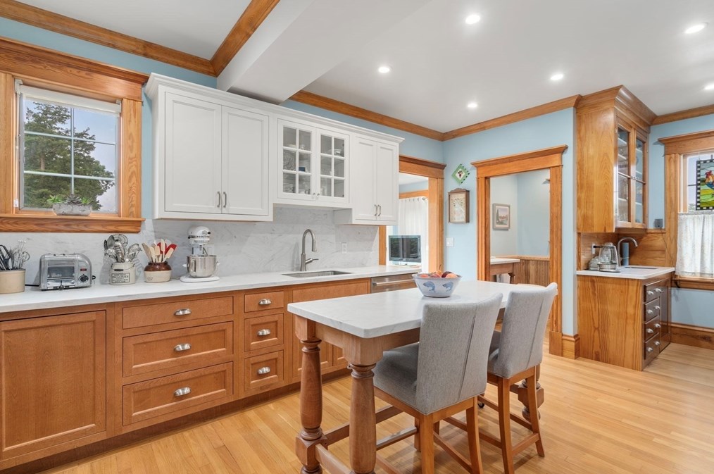 616 Elm St, Dartmouth MA 02748-2147 exterior