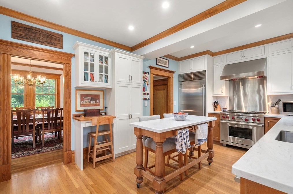 616 Elm St, Dartmouth MA 02748-2147 exterior