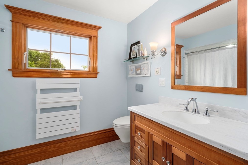 616 Elm St, Dartmouth MA 02748-2147 exterior