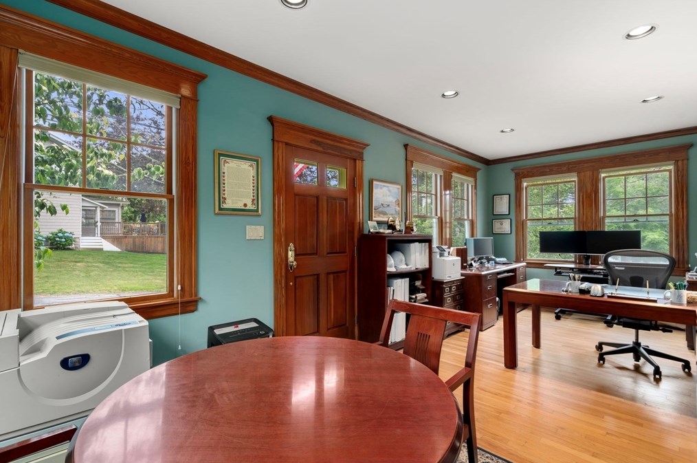 616 Elm St, Dartmouth MA 02748-2147 exterior