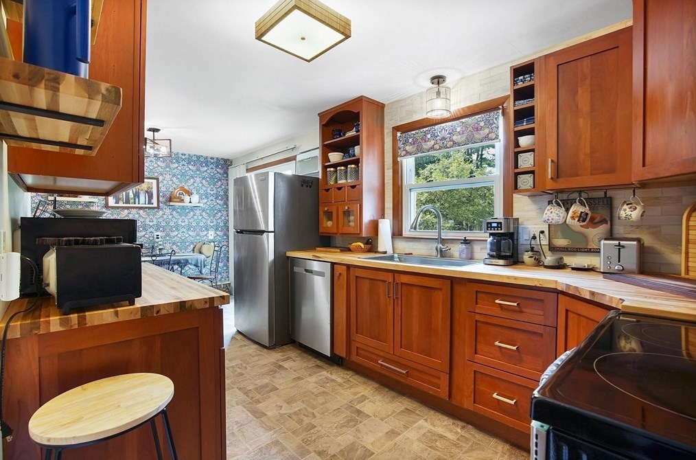 714 Holyoke Rd, Montgomery MA  01085-1764 exterior