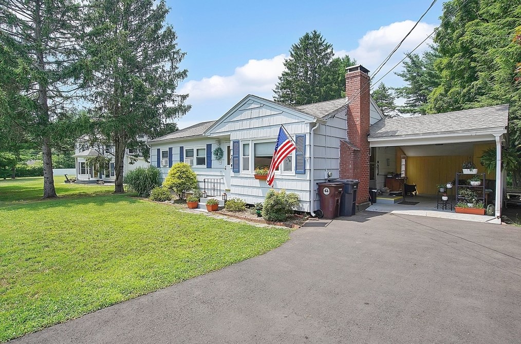 714 Holyoke Rd, Montgomery MA  01085-1764 exterior