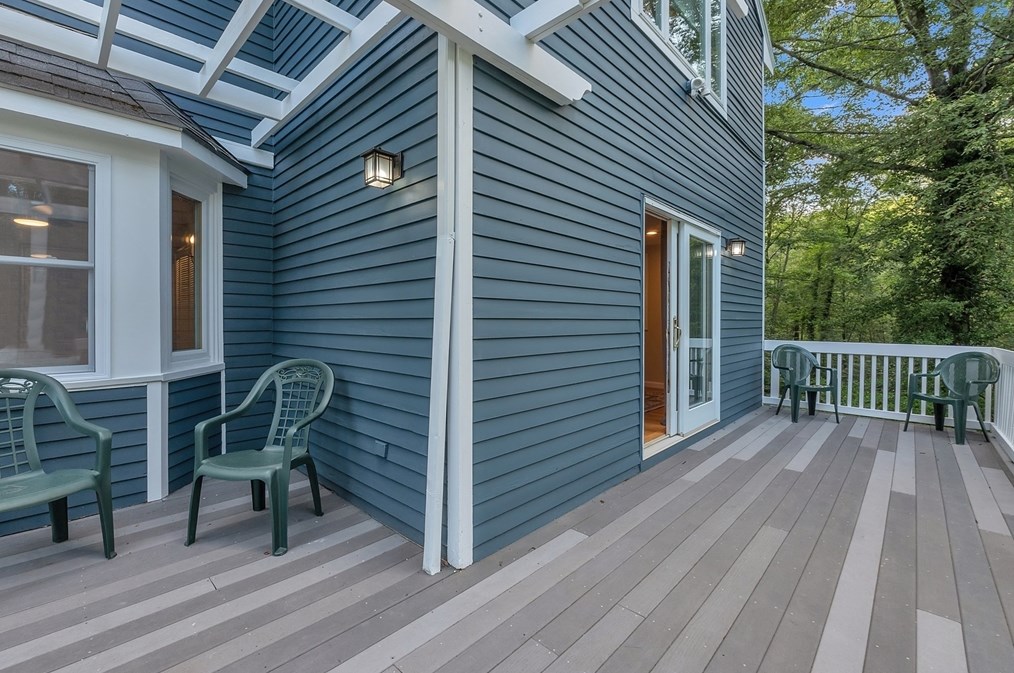 116 Maple St, Sherborn MA  01770-1043 exterior