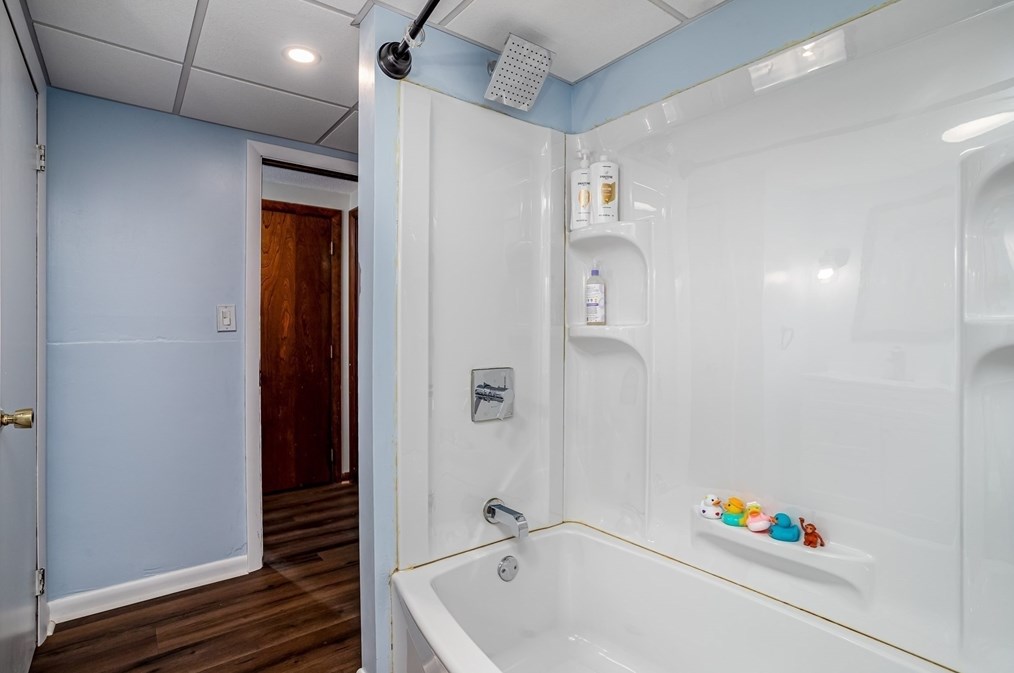 311 Pleasant St, Leominster MA  01453-6227 exterior