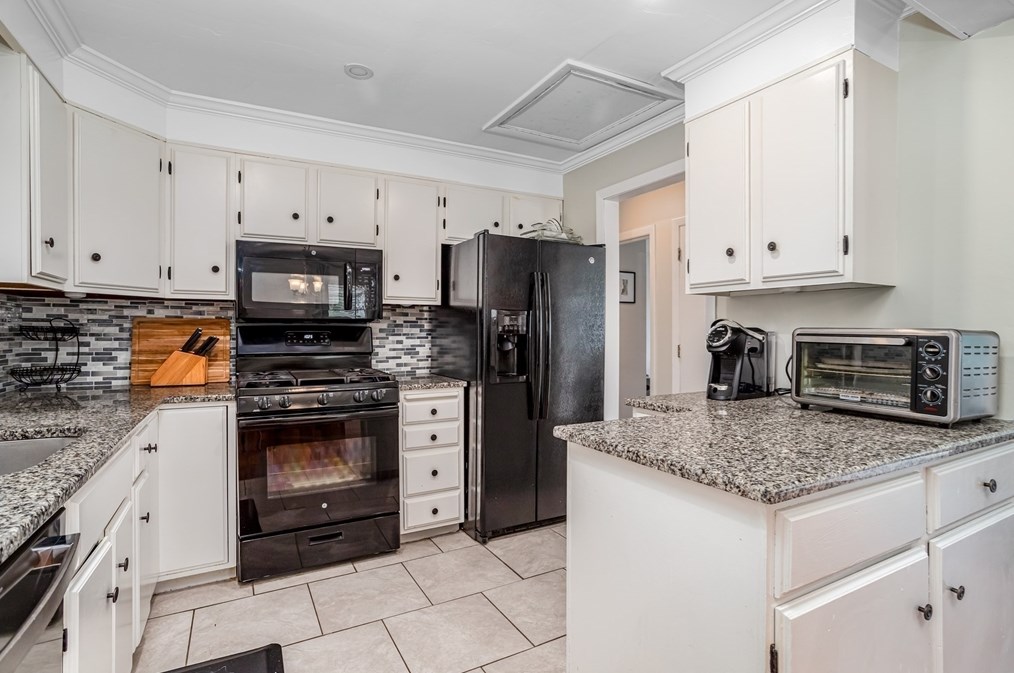 311 Pleasant St, Leominster MA  01453-6227 exterior