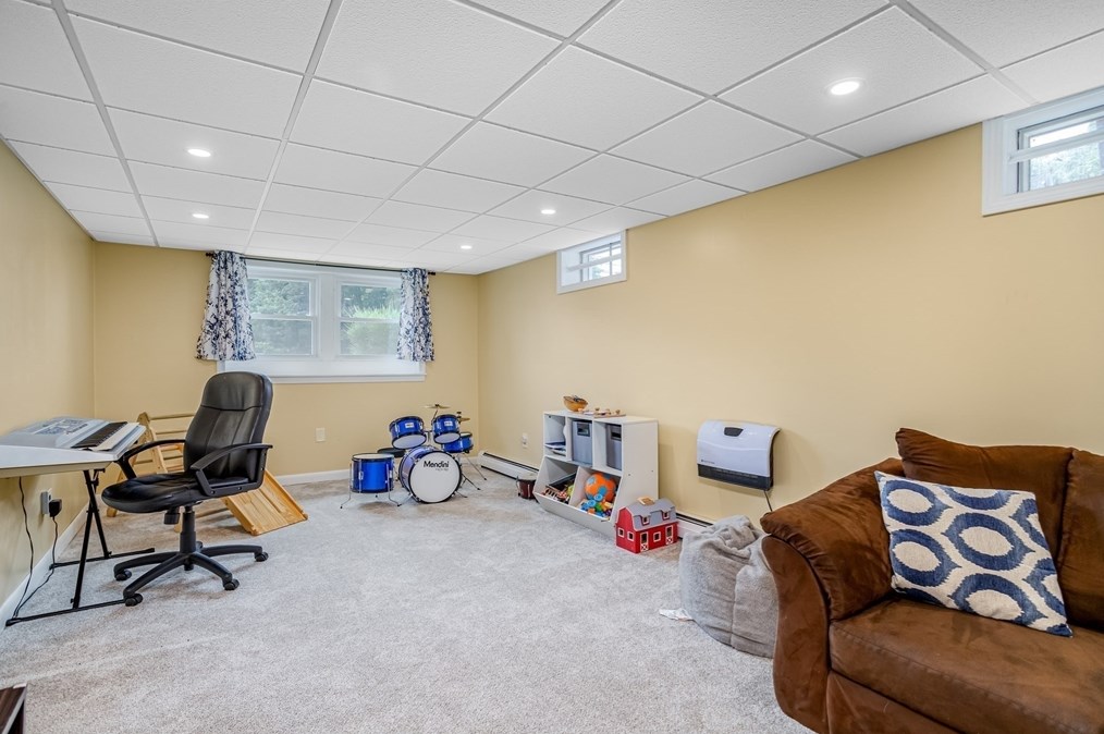 311 Pleasant St, Leominster MA  01453-6227 exterior