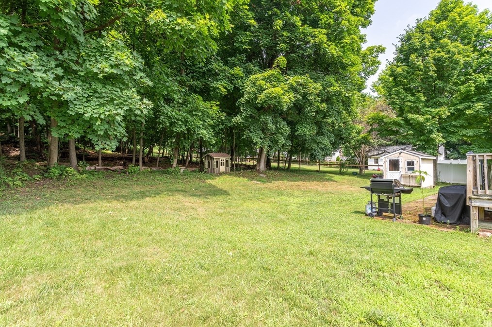 311 Pleasant St, Leominster MA  01453-6227 exterior