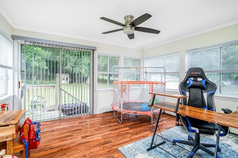 311 Pleasant St, Leominster MA  01453-6227 exterior