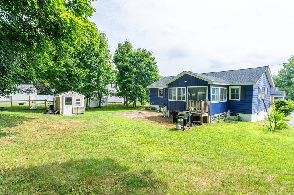 311 Pleasant St, Leominster MA  01453-6227 exterior