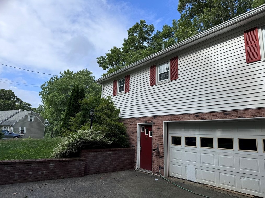 95 Spring St, Swansea MA  02777-4535 exterior