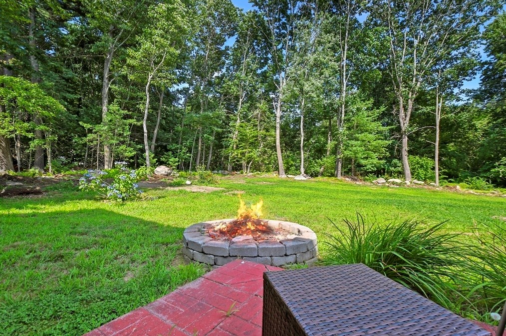 12 Evergreen Dr, Franklin MA  02038-2797 exterior