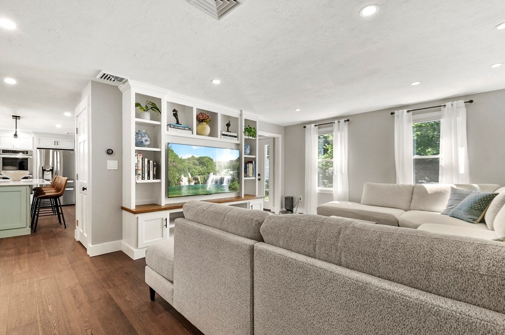 12 Evergreen Dr, Franklin MA  02038-2797 exterior