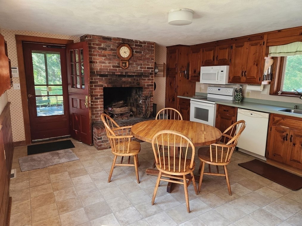 187 Seekonk St, Norfolk MA  02056-1157 exterior