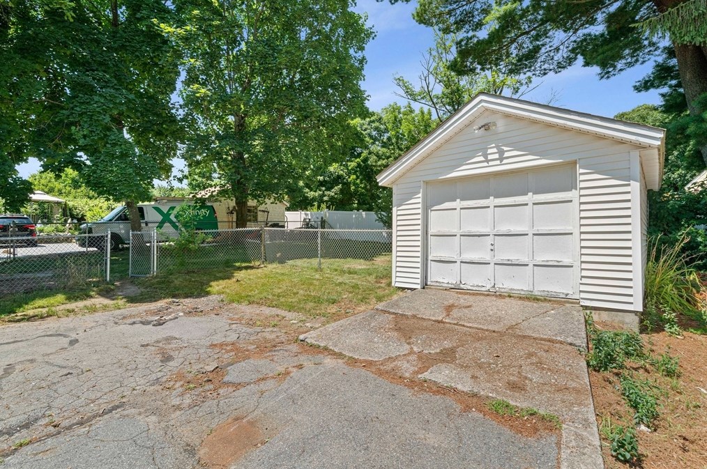 624 Main St, Walpole MA  02081-3743 exterior
