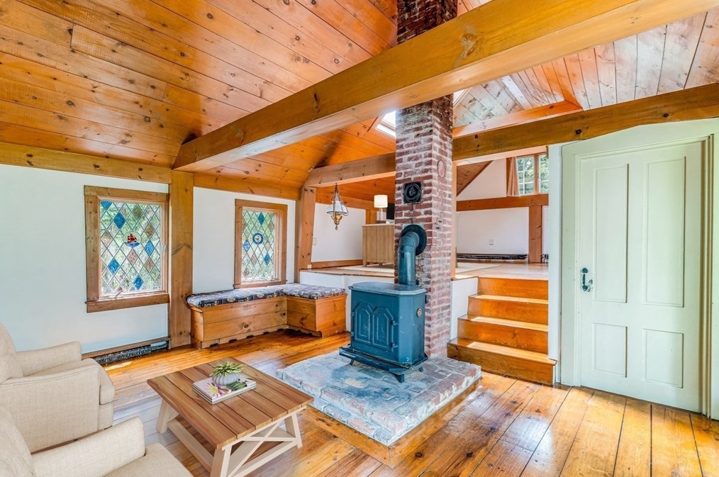 526 Main St, Hanover MA 02339-1550 exterior