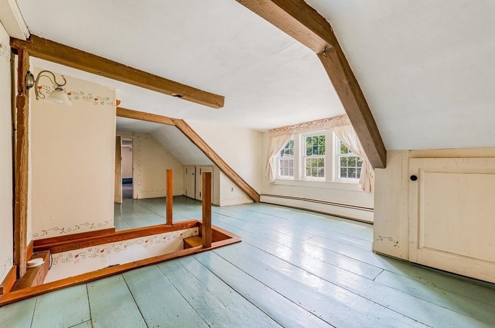 526 Main St, Hanover MA 02339-1550 exterior