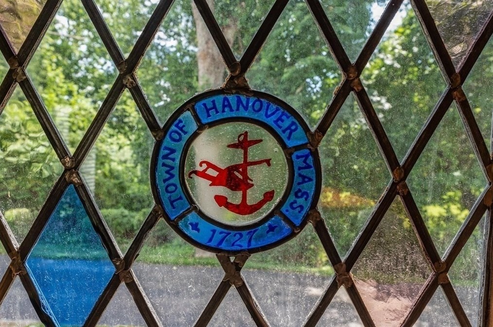 526 Main St, Hanover MA 02339-1550 exterior