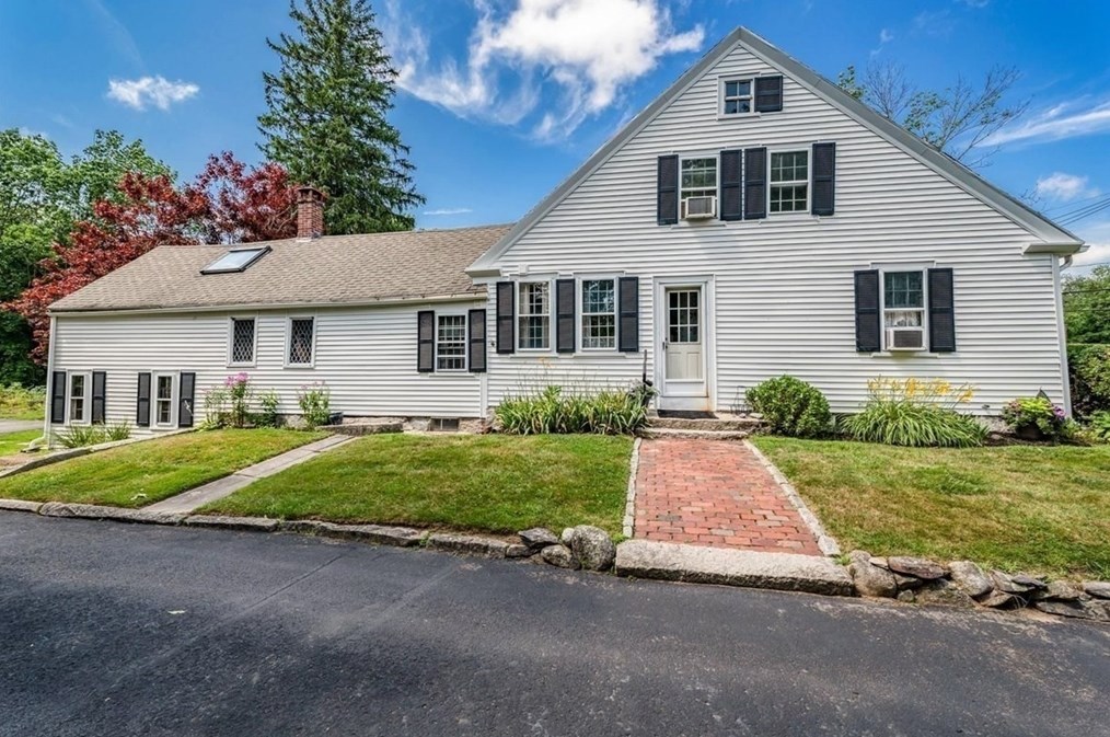 526 Main St, Hanover MA 02339-1550 exterior