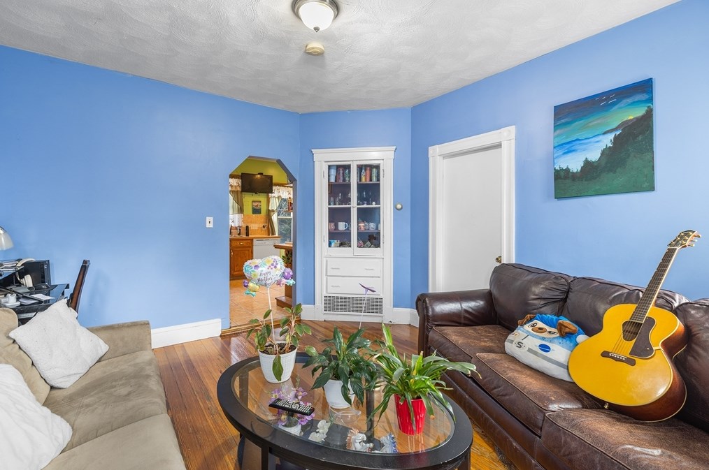 15 Calhoun Ave, Everett MA 02149-5209 exterior