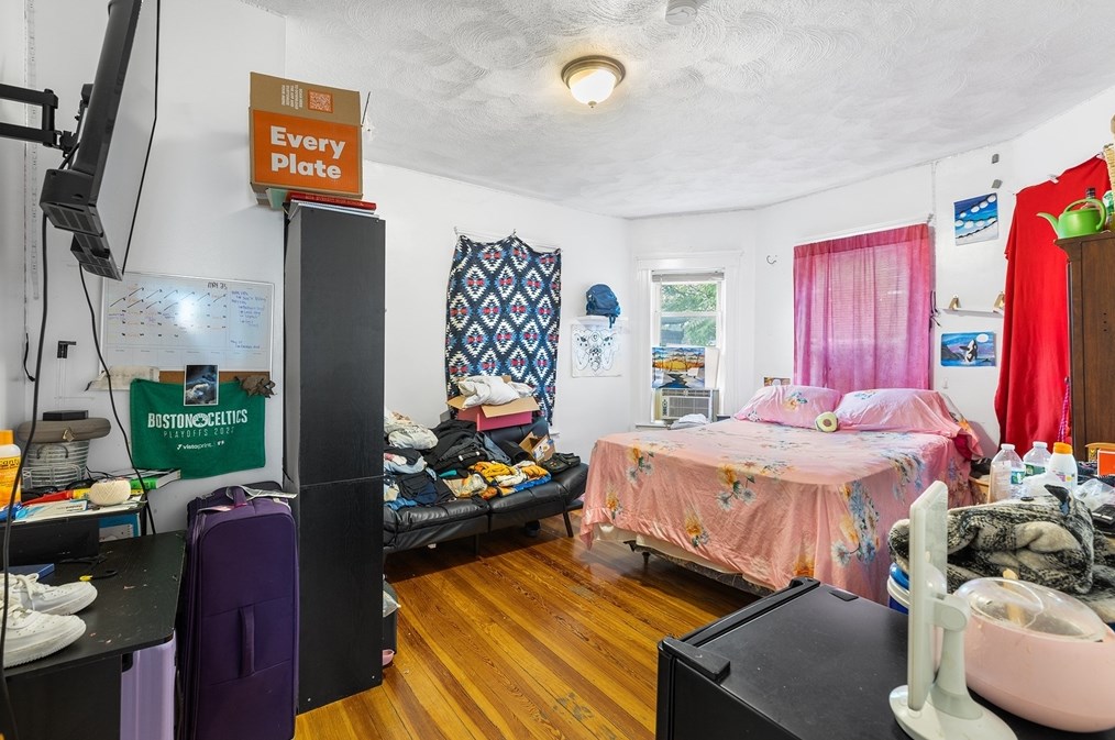 15 Calhoun Ave, Everett MA 02149-5209 exterior