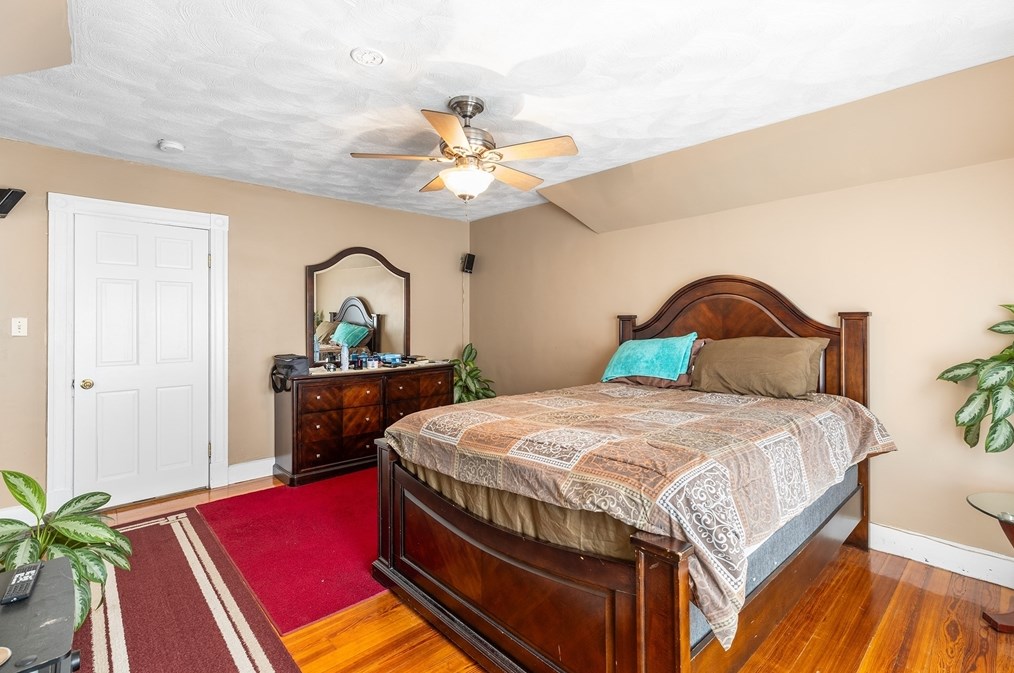 15 Calhoun Ave, Everett MA 02149-5209 exterior