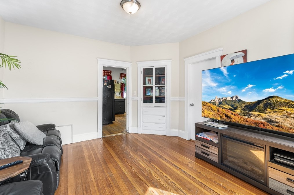 15 Calhoun Ave, Everett MA 02149-5209 exterior