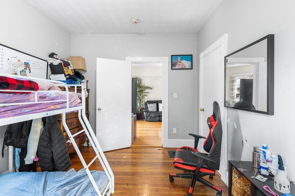 15 Calhoun Ave, Everett MA 02149-5209 exterior