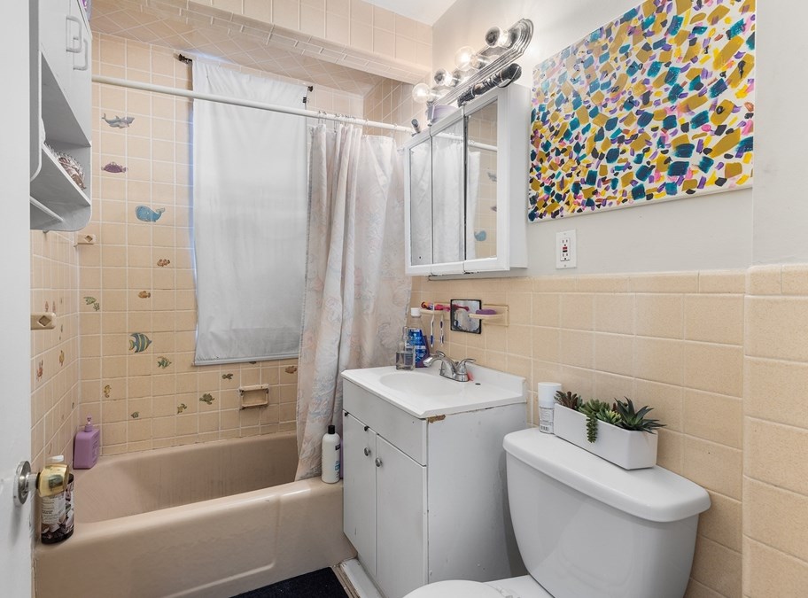 15 Calhoun Ave, Everett MA 02149-5209 exterior