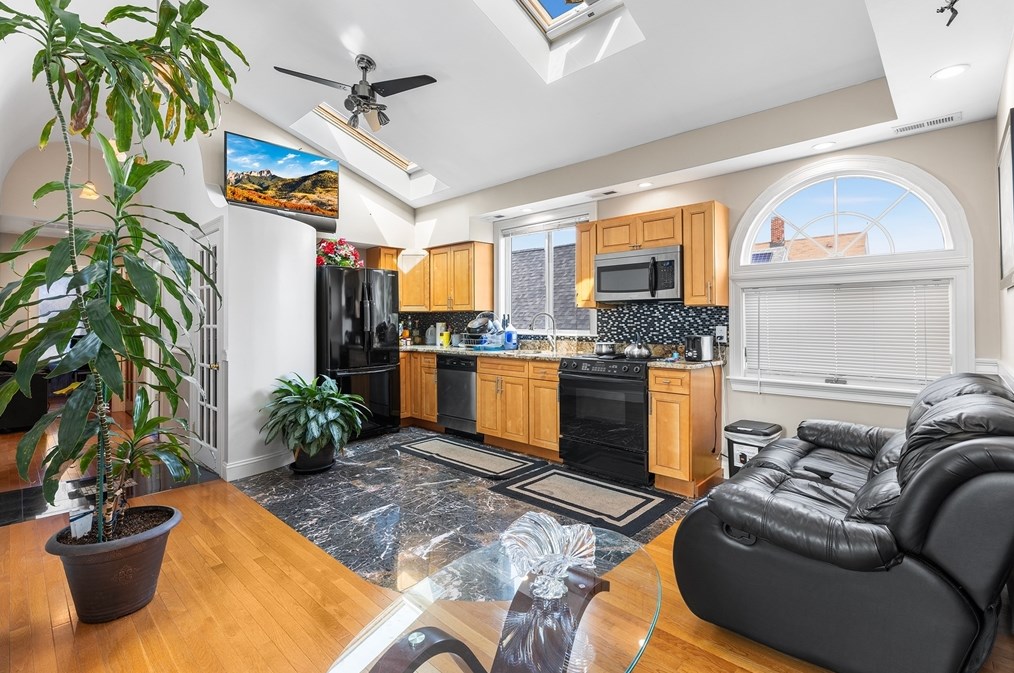 15 Calhoun Ave, Everett MA 02149-5209 exterior