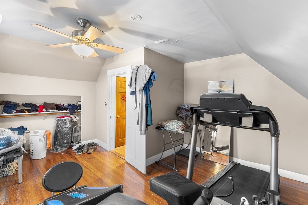 15 Calhoun Ave, Everett MA 02149-5209 exterior