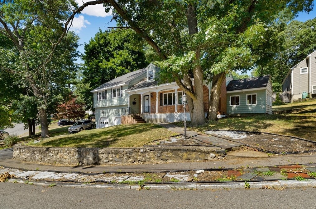 72 Outlook Rd, Wakefield MA  01880-1453 exterior