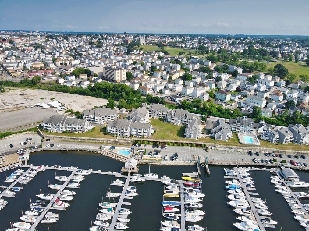 700 Shore Dr, Fall River MA  02721-1059 exterior