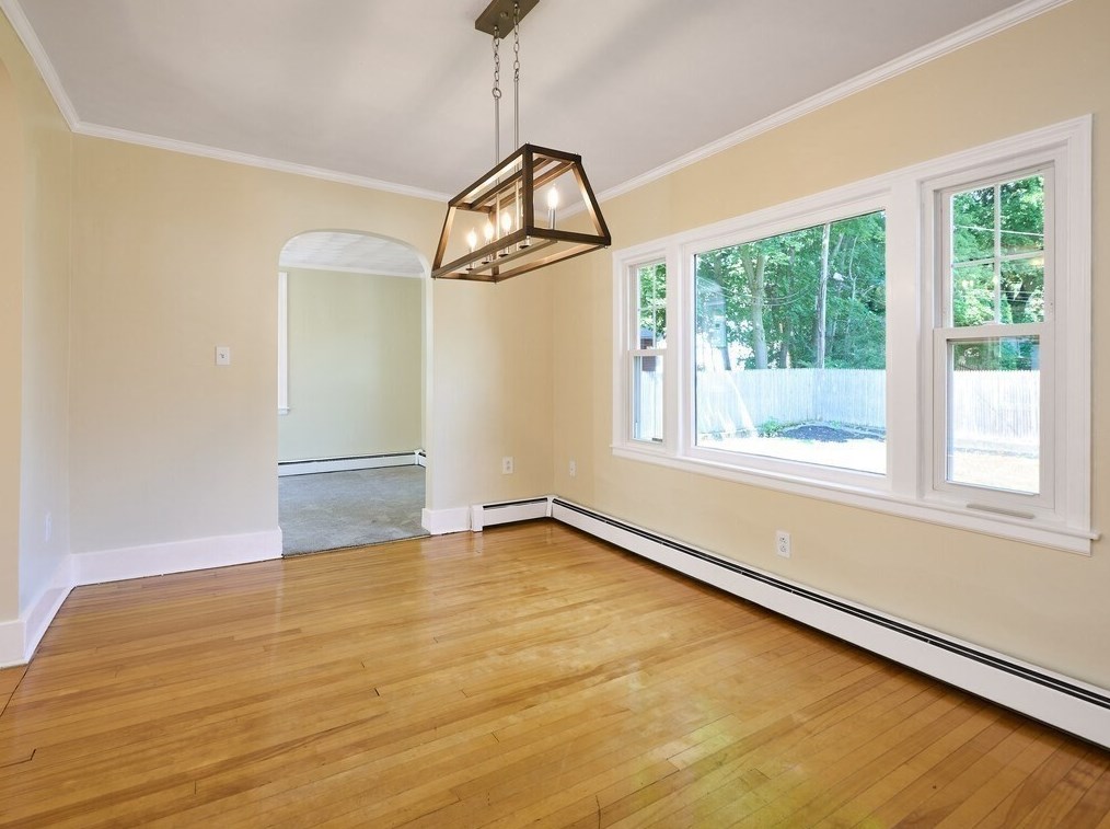 26 Monroe Ave, Worcester MA  01602-2643 exterior