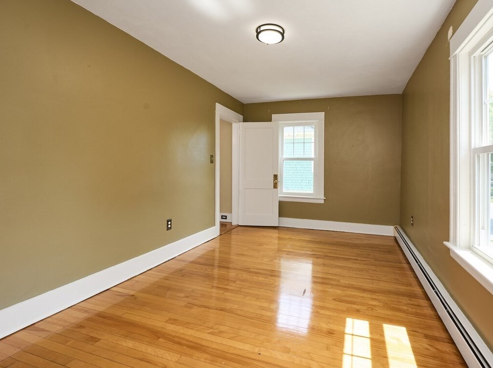 26 Monroe Ave, Worcester MA  01602-2643 exterior