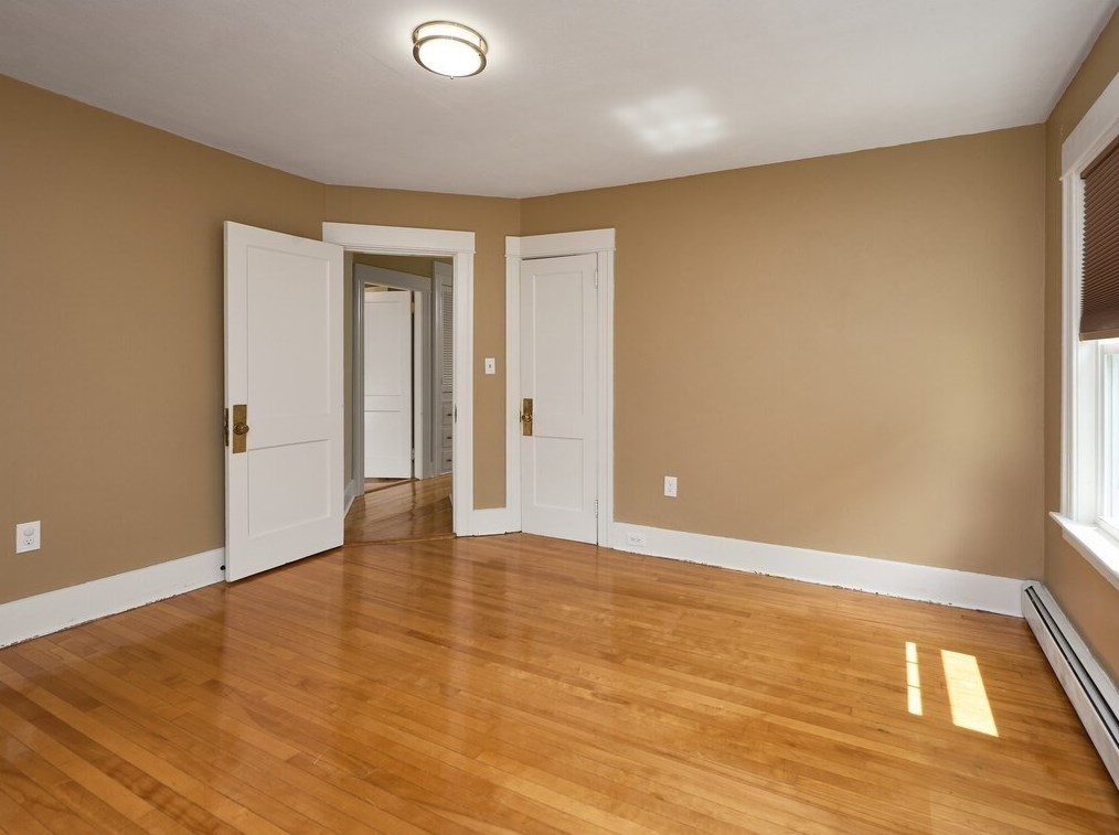 26 Monroe Ave, Worcester MA  01602-2643 exterior