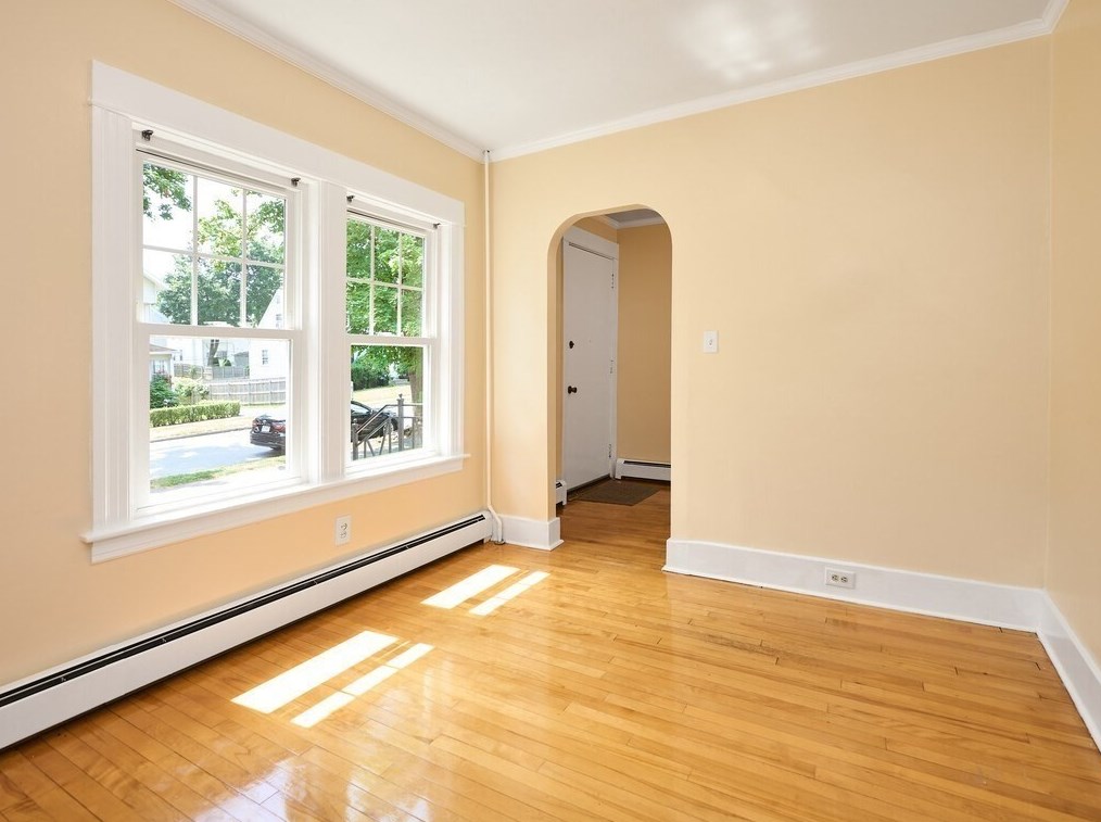 26 Monroe Ave, Worcester MA  01602-2643 exterior