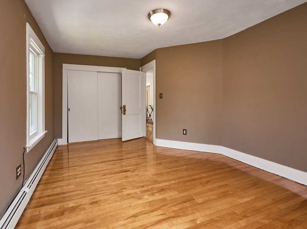 26 Monroe Ave, Worcester MA  01602-2643 exterior