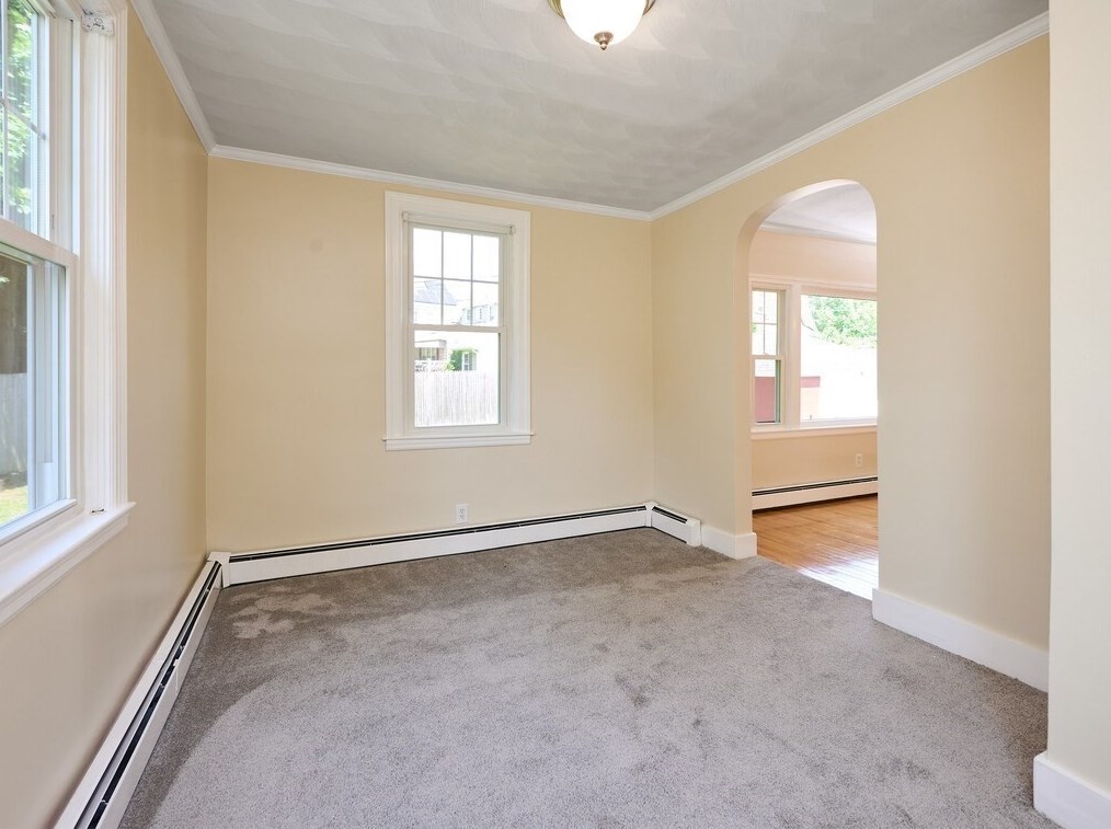 26 Monroe Ave, Worcester MA  01602-2643 exterior