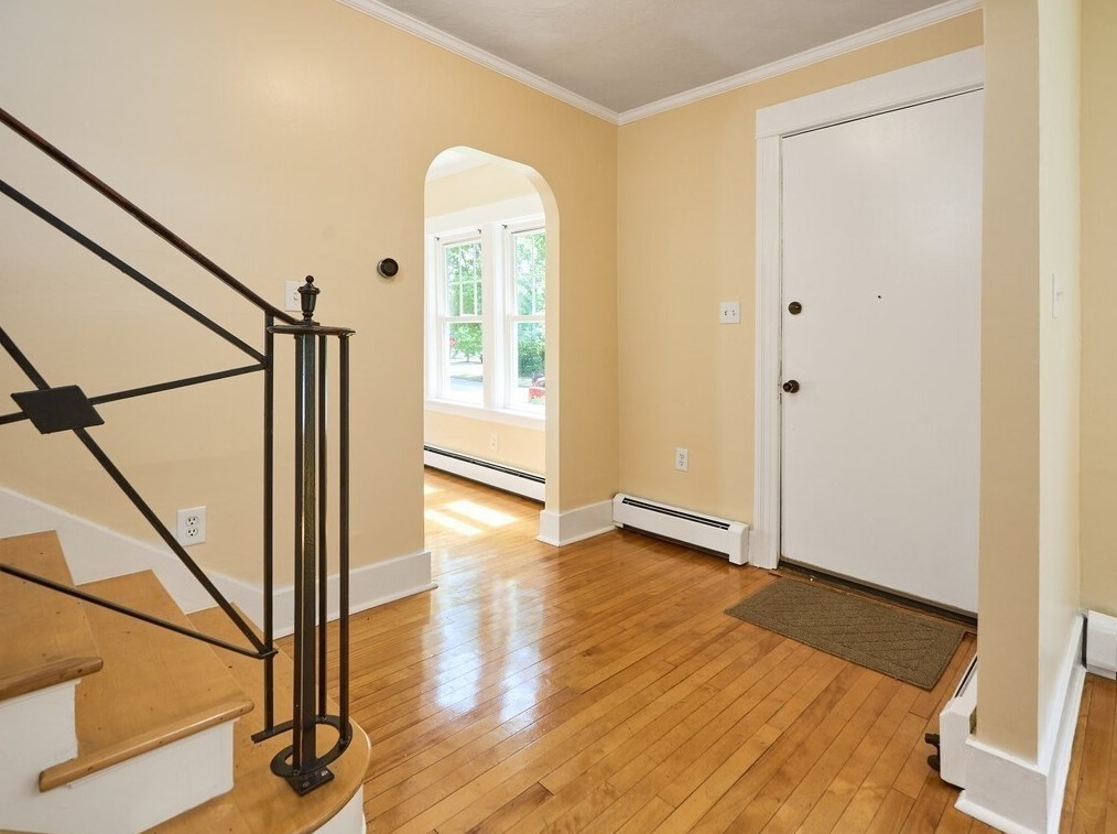 26 Monroe Ave, Worcester MA  01602-2643 exterior