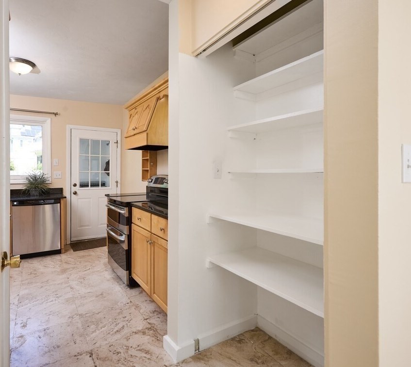 26 Monroe Ave, Worcester MA  01602-2643 exterior