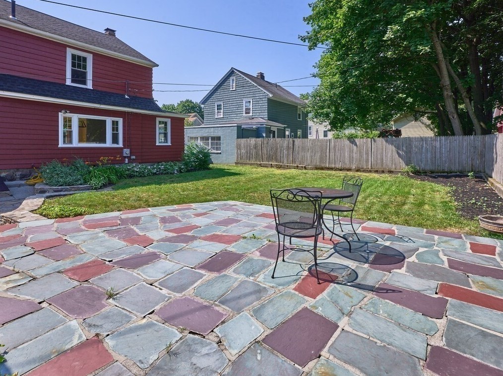 26 Monroe Ave, Worcester MA  01602-2643 exterior