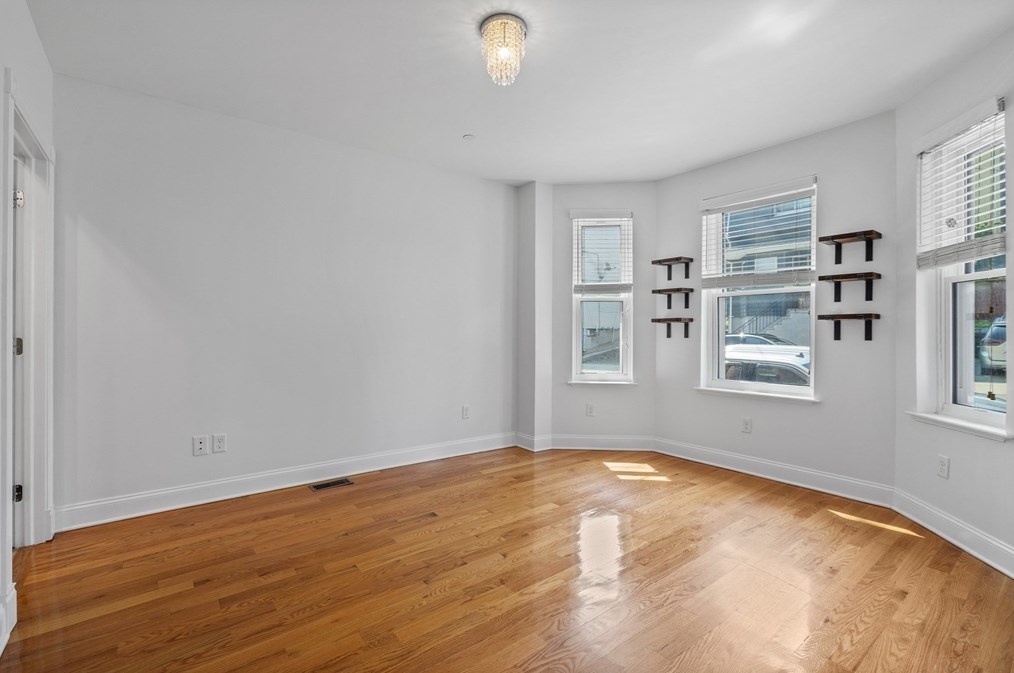 156 Falcon St #1, Boston, MA 02128