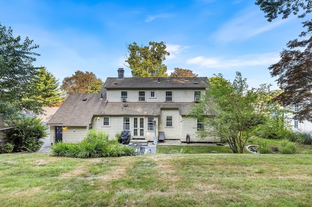 52 Flagg St, Worcester MA  01602-1449 exterior