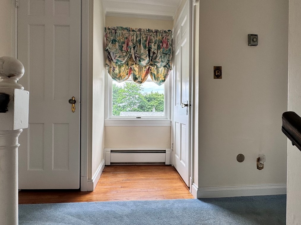 1428 Highland Ave, Fall River MA 02720-3405 exterior