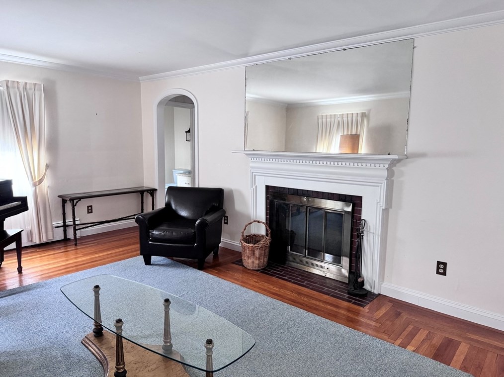 1428 Highland Ave, Fall River MA 02720-3405 exterior