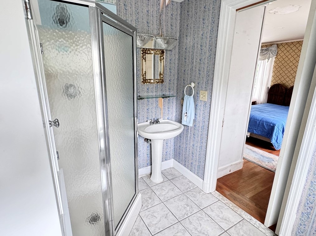 1428 Highland Ave, Fall River MA 02720-3405 exterior